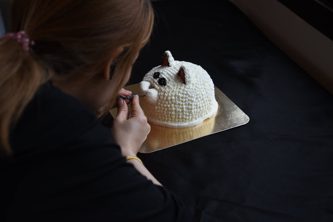 Cute animal-shaped Japanese shortcake at Platinum hills cakeshop in Bangkok, soft fresh cream cake for birthday. Delivery service available.