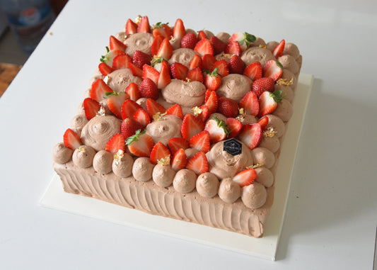 Strawberry chocolate shortcake (24cm~) (Square shape)